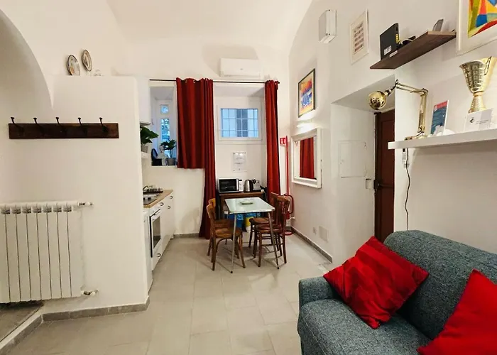Apartment House Of Cardinals *