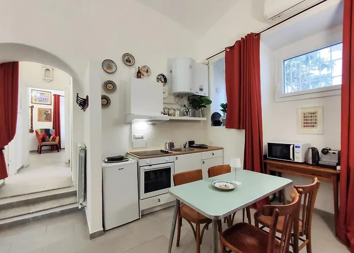 House Of Cardinals Apartment